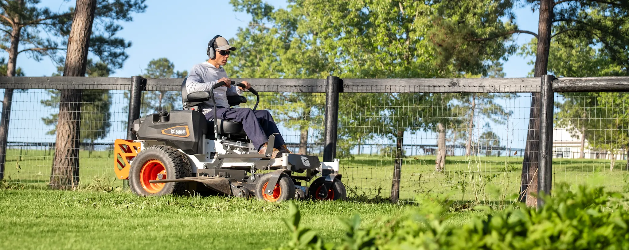 Bobcat ZT3000 Zero-Turn Mower Up to 61″